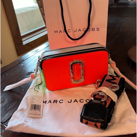 Marc Jacobs Handbags - Marc Jacobs Snapshot Bag